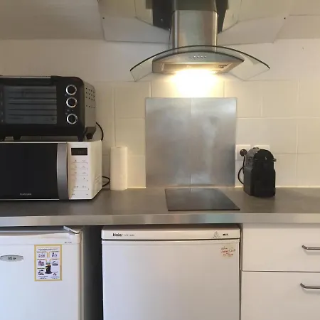 Maisonnette 300m Проживання в сім'ї