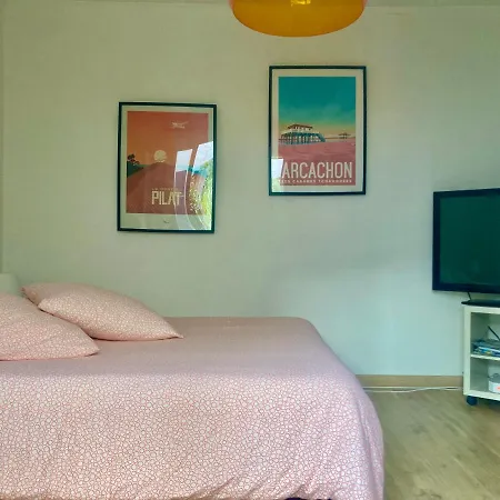 Проживання в сім'ї Maisonnette 300m